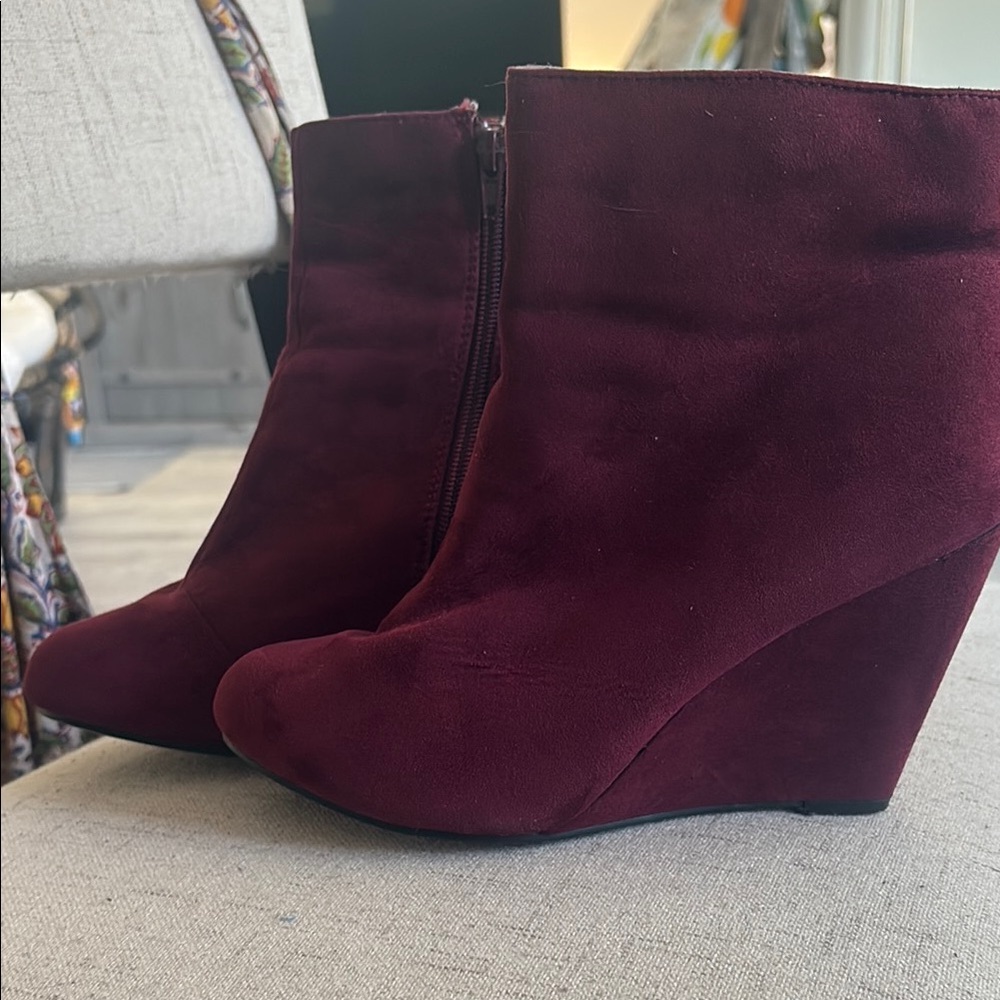 Elegant Burgundy Suede Wedge Ankle Boots Size 7 Womens